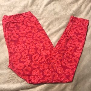 *RARE* Lularoe TC lips leggings